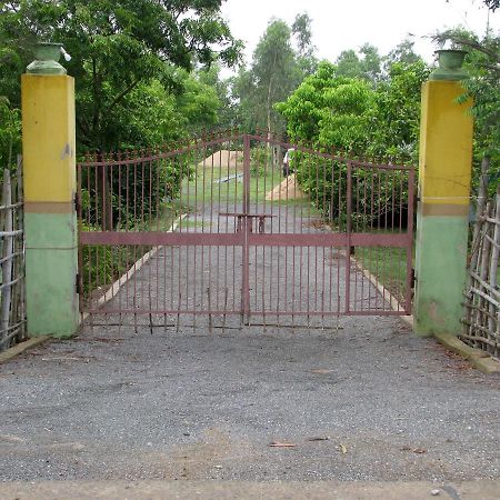 Estuarine Village Resort Satabhaya Luaran gambar