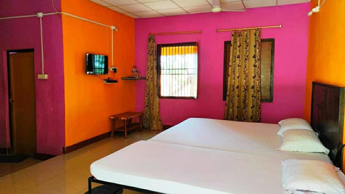 Estuarine Village Resort Satabhaya Luaran gambar