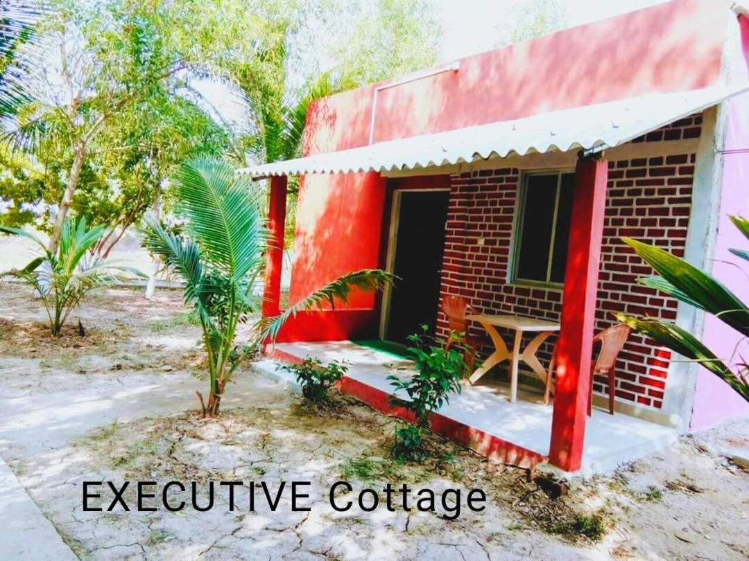 Estuarine Village Resort Satabhaya Luaran gambar