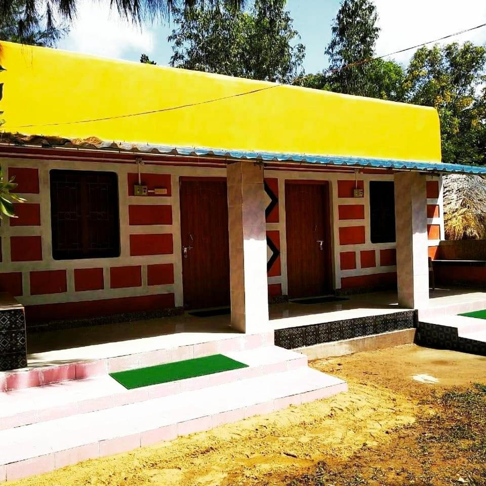Estuarine Village Resort Satabhaya Luaran gambar