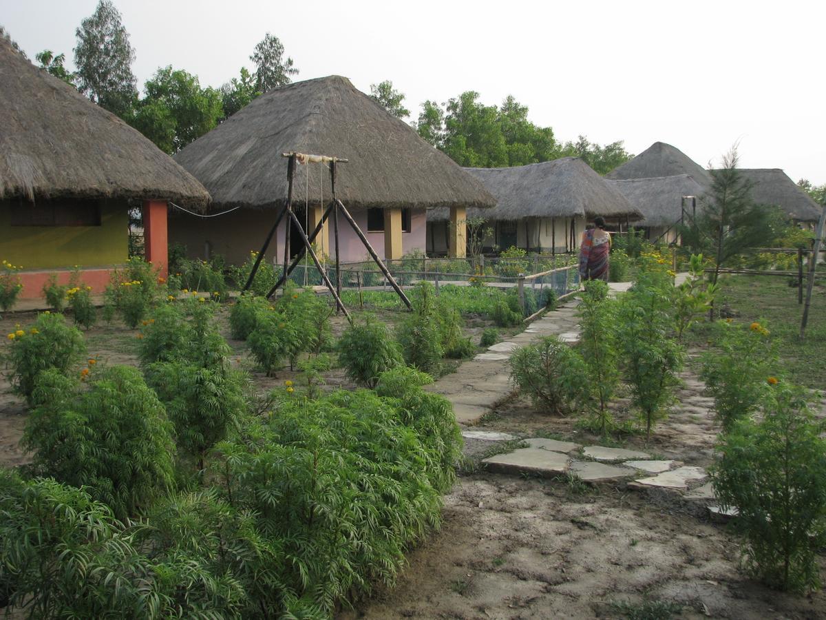 Estuarine Village Resort Satabhaya Luaran gambar