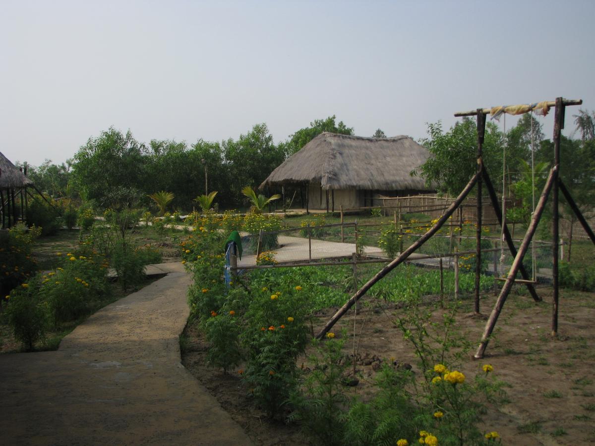 Estuarine Village Resort Satabhaya Luaran gambar