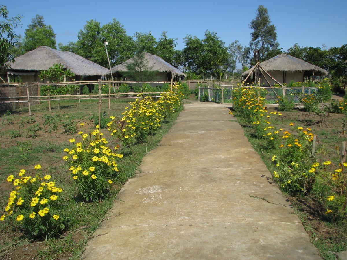 Estuarine Village Resort Satabhaya Bilik gambar