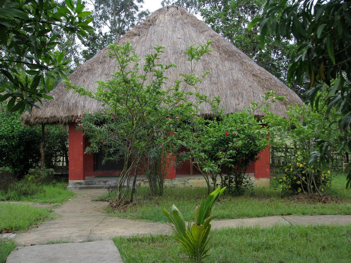 Estuarine Village Resort Satabhaya Luaran gambar