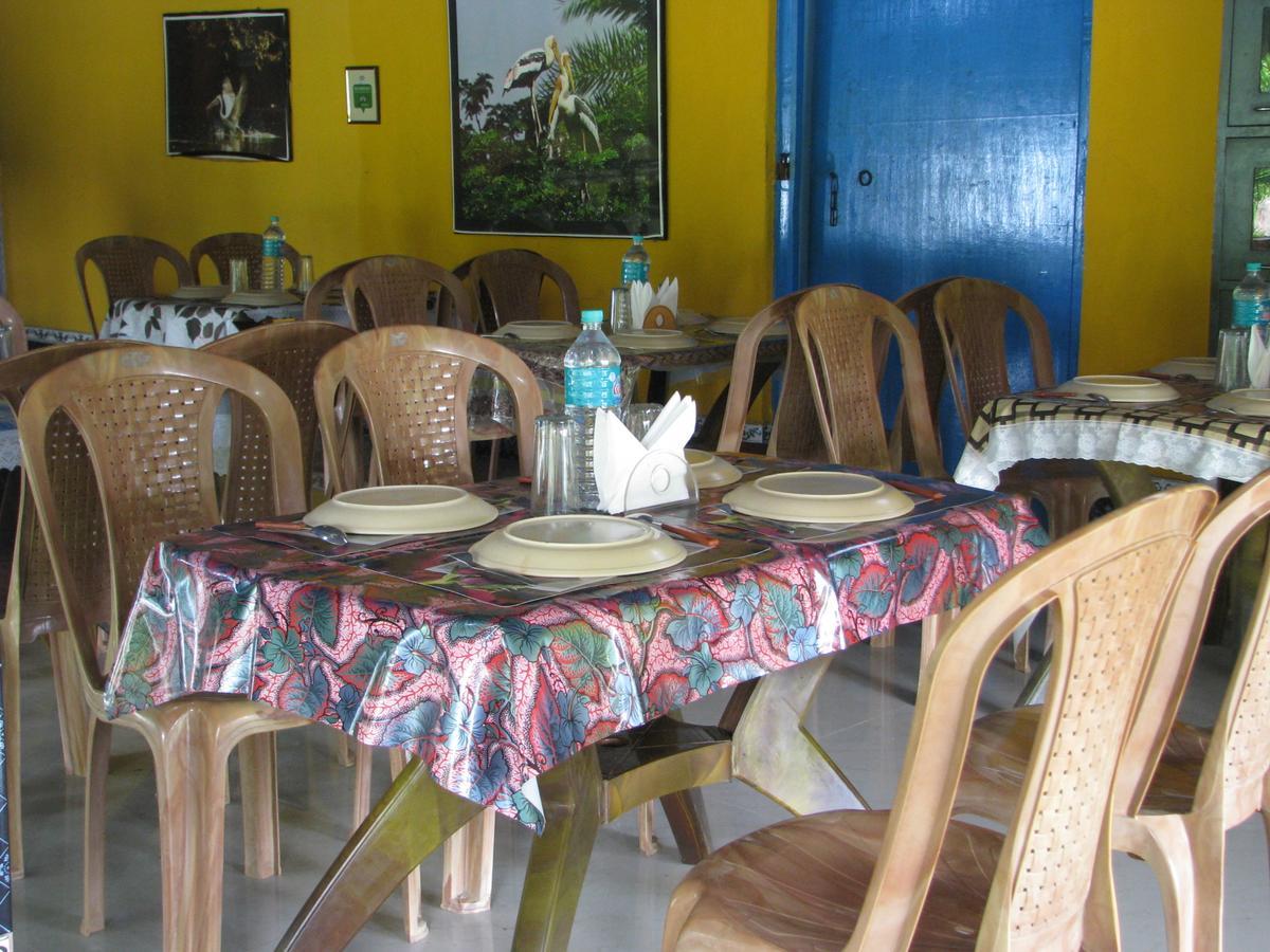 Estuarine Village Resort Satabhaya Luaran gambar